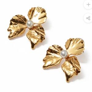 Gorgeous Lava Floral Pearl Studs Statement Earrings